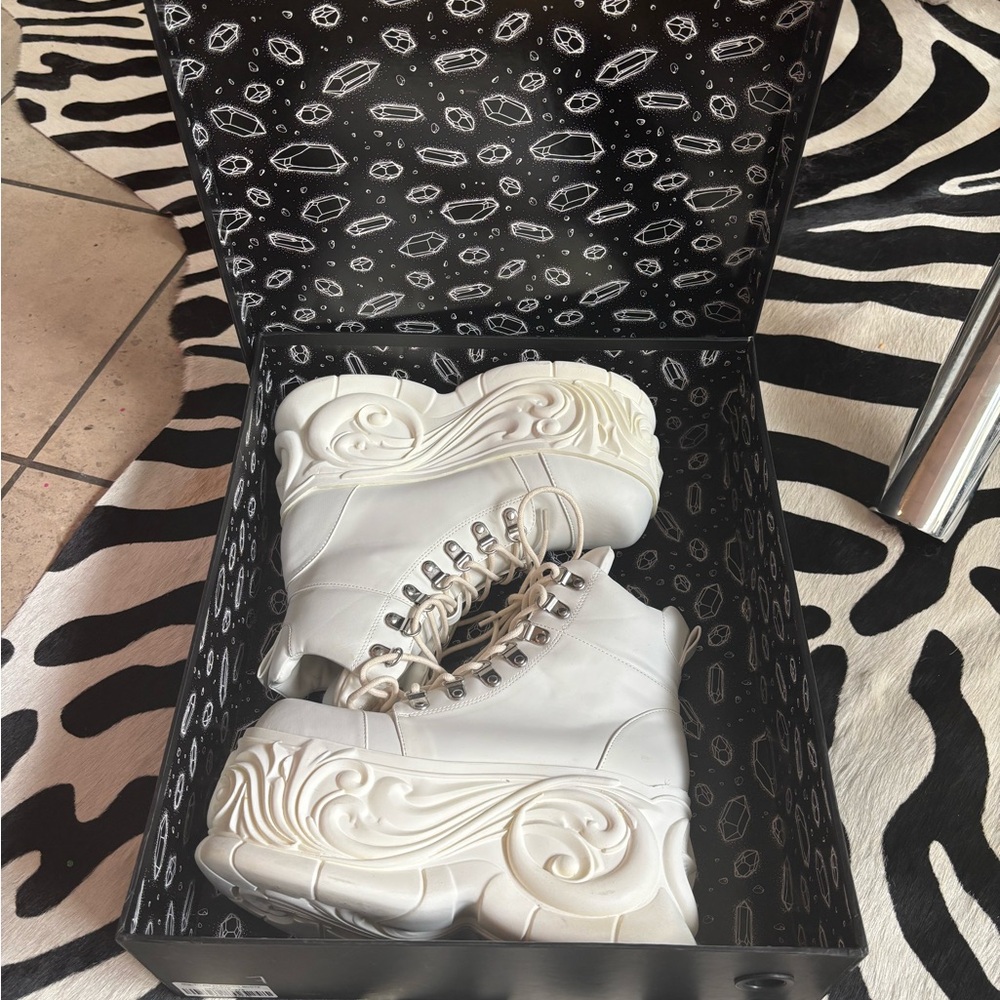NIB KILLSTAR NIGHTFLAW White Platform Boots Size 7